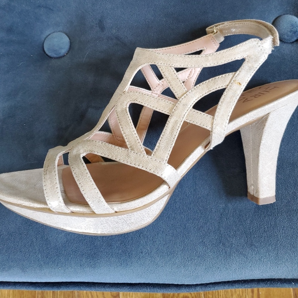 Naturalizer Dannya taupe gold heels 9.5N - Picture 2 of 7